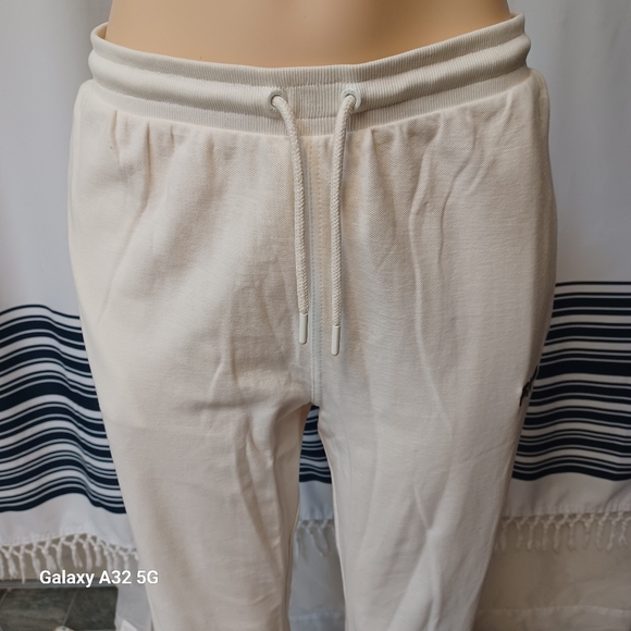 Fila Cream Track Sweatpants with Elastic Waistband and Tapered Fit Size M - Picture 3 of 14